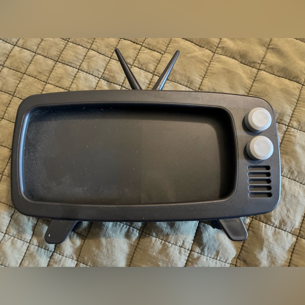 Retro Black TV-Shaped Phone holder